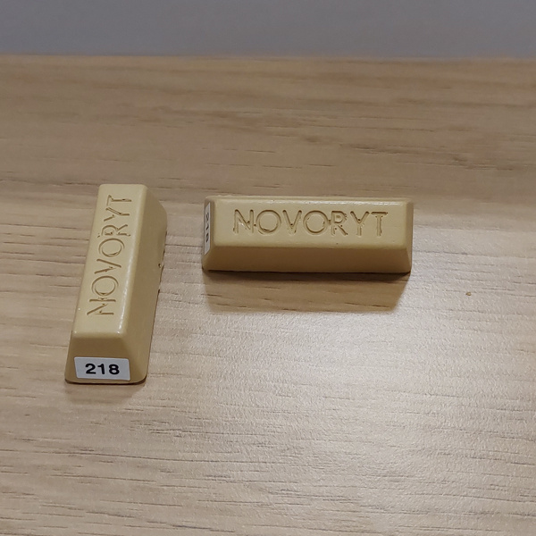 Vosk tavný tvrdý Novoryt  barva  218 - 2471.218.jpg