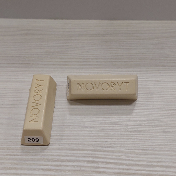 Vosk tavný tvrdý Novoryt  barva  209 - 2471.209.jpg